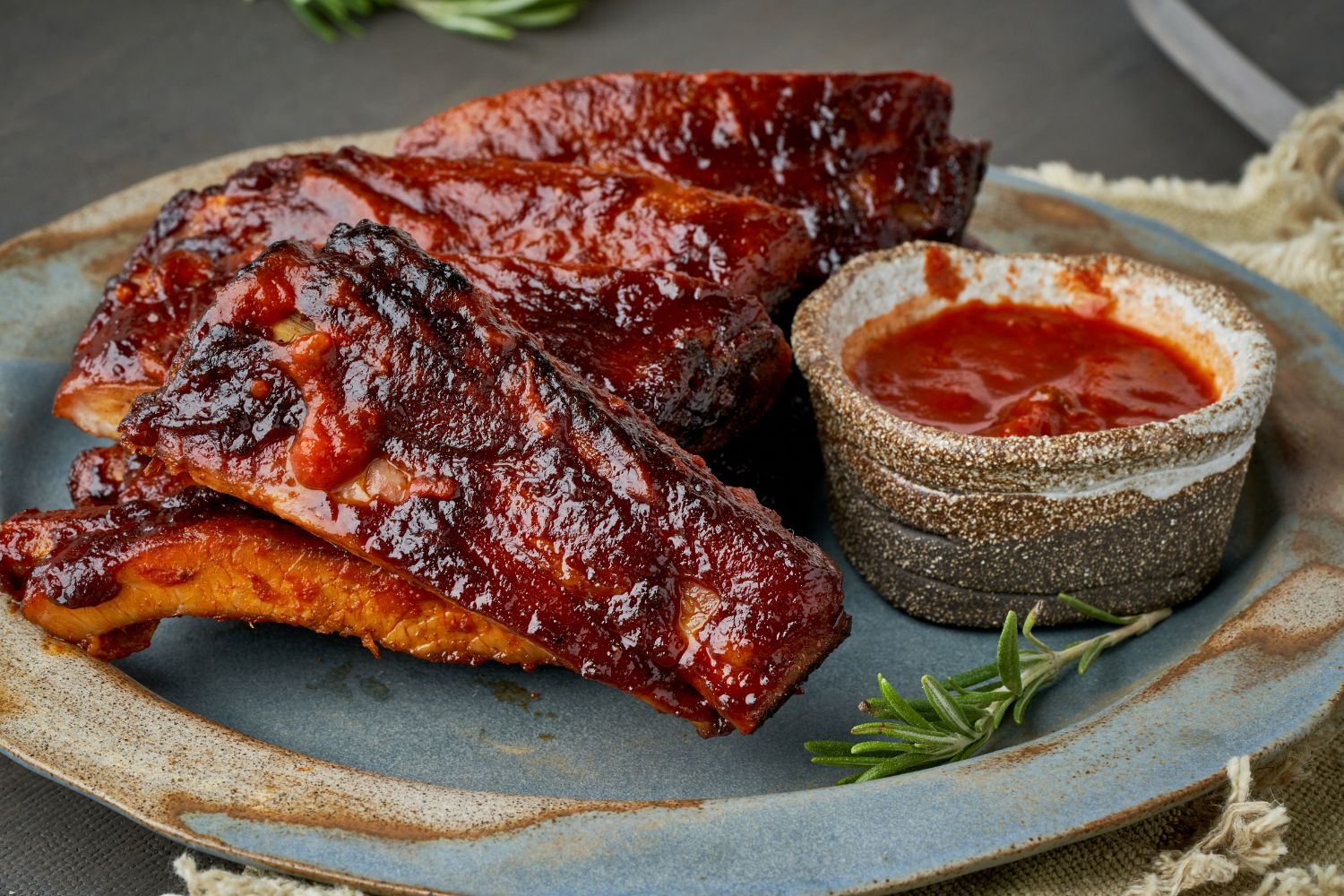 Entdecken Sie die Burger & Ribs BBQ-Sauce von den Sizzle Brothers